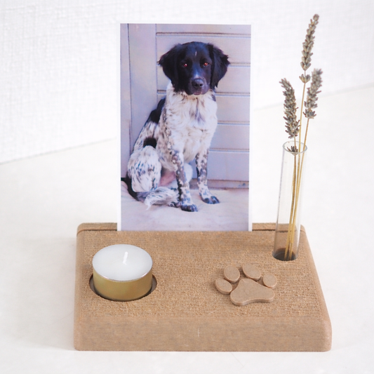 Overleden hond | cadeau | gedenkfotolijst huisdier | herinnering | herdenking | fotolijst | kaars | vaasje| waxinelichtje | hout